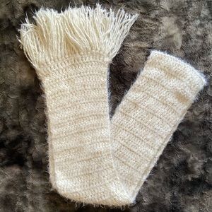 HELLA LONG white soft scarf